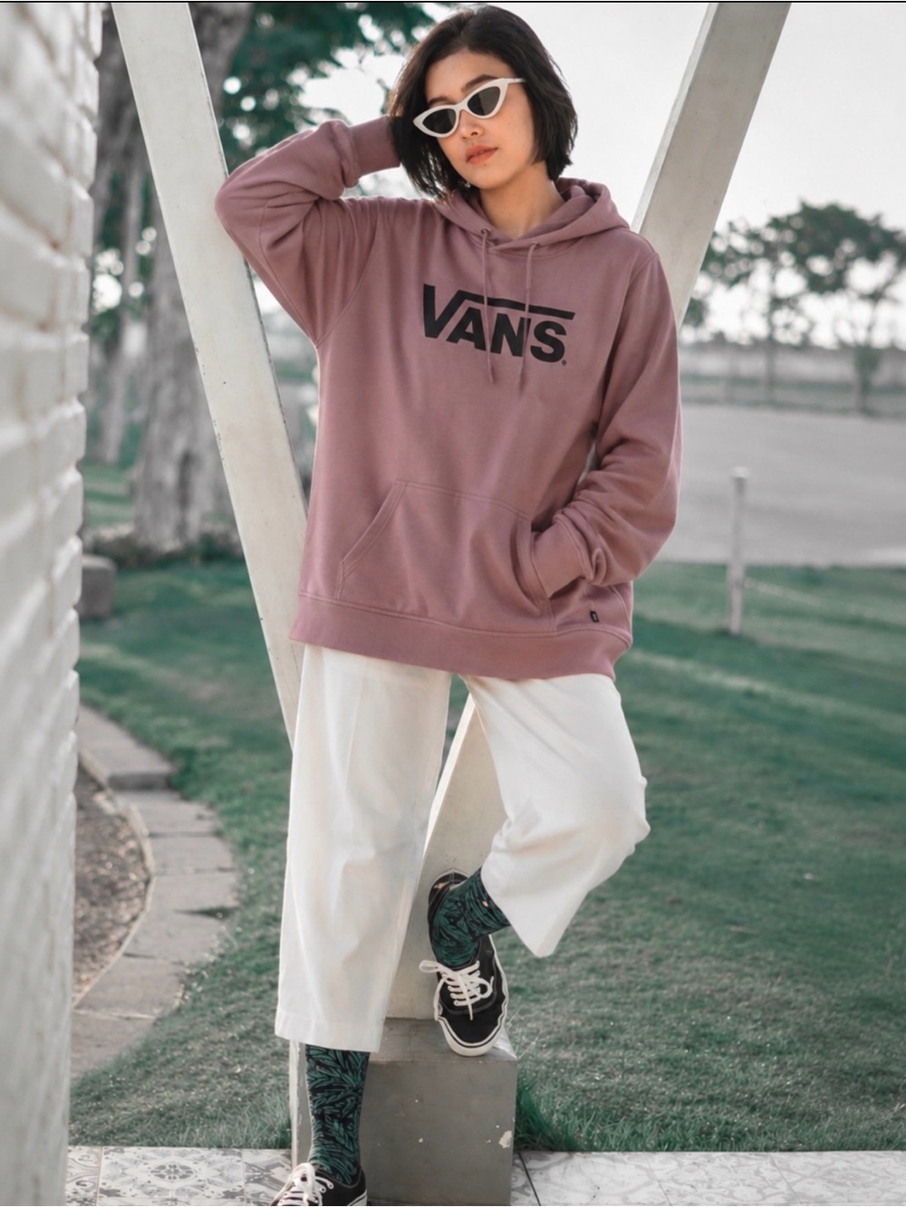 Vans Women’s XL Pink Logo Hoodie Pullover Sweatshirt Skate Streetwear
